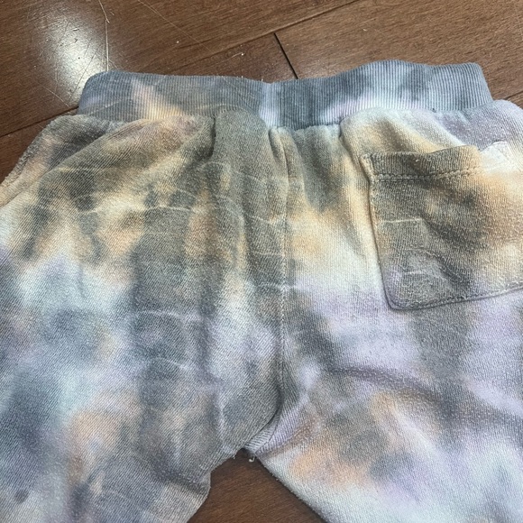 Dennys outfit. - Picture 3 of 6